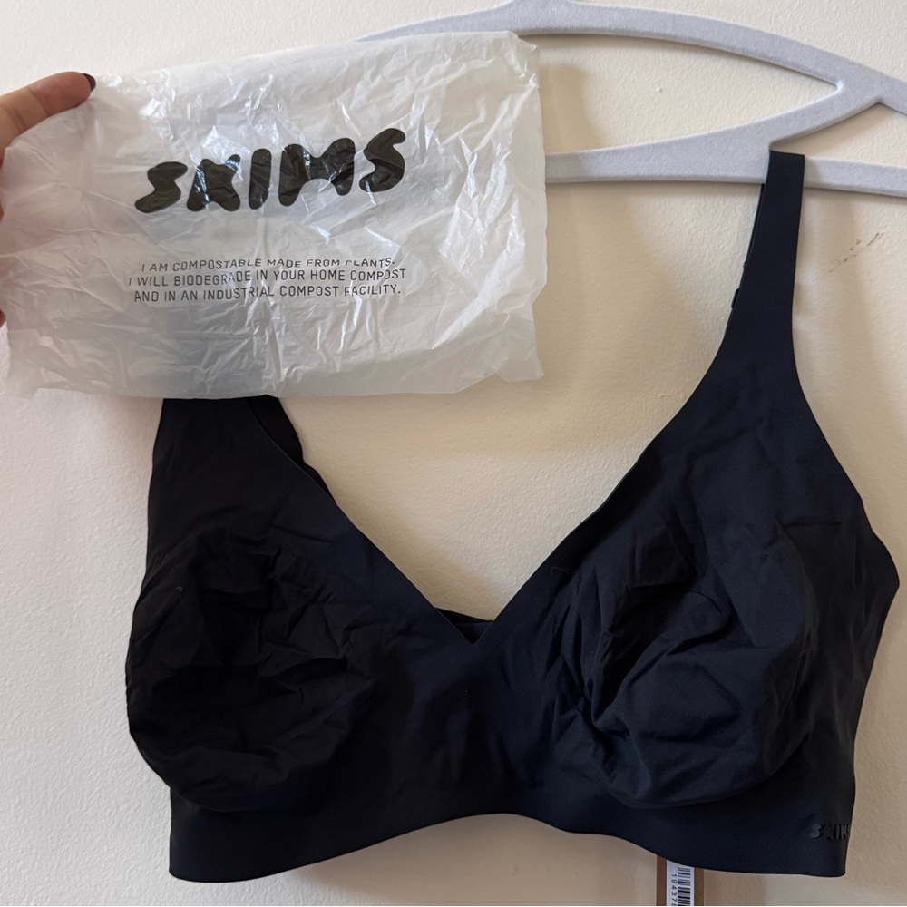 SKIMS Naked Plunge Bralette in Onyx. Size L-DD - Picture 2 of 6
